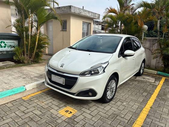 PEUGEOT 208 1.6 ACTIVE PACK 16V FLEX 4P AUTOMÁTICO PEUGEOT 208 1.6 ACTIVE PACK 16V FLEX 4P AUTOMÁTICO
